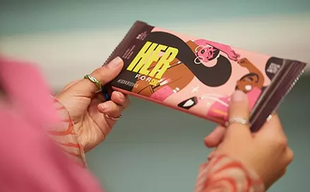 Case study: personalised chocolate packaging for the #HerForShe campaign - HP Indigo for Hershey